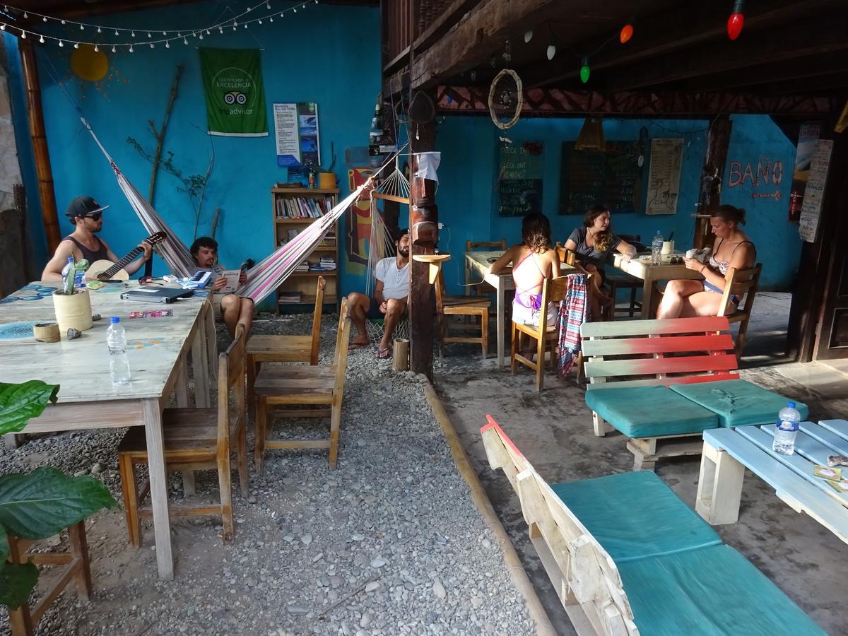 Hostal Moai Montañita Exteriér fotografie